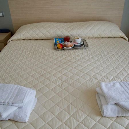 רימיני Hotel Etoile מראה חיצוני תמונה
