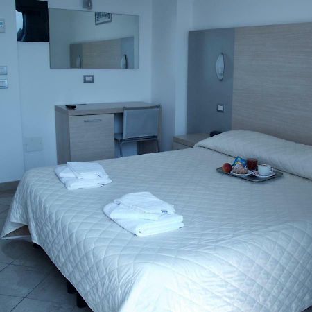 רימיני Hotel Etoile מראה חיצוני תמונה