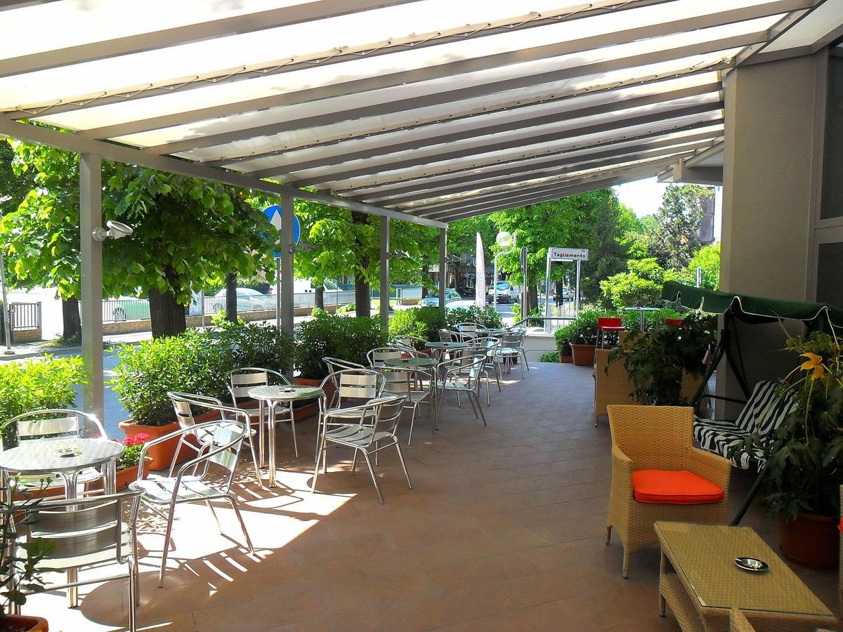 רימיני Hotel Etoile מראה חיצוני תמונה