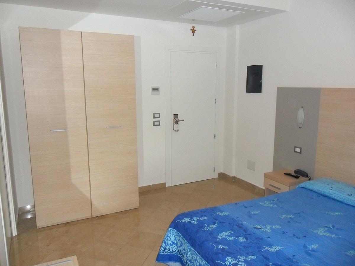 רימיני Hotel Etoile מראה חיצוני תמונה