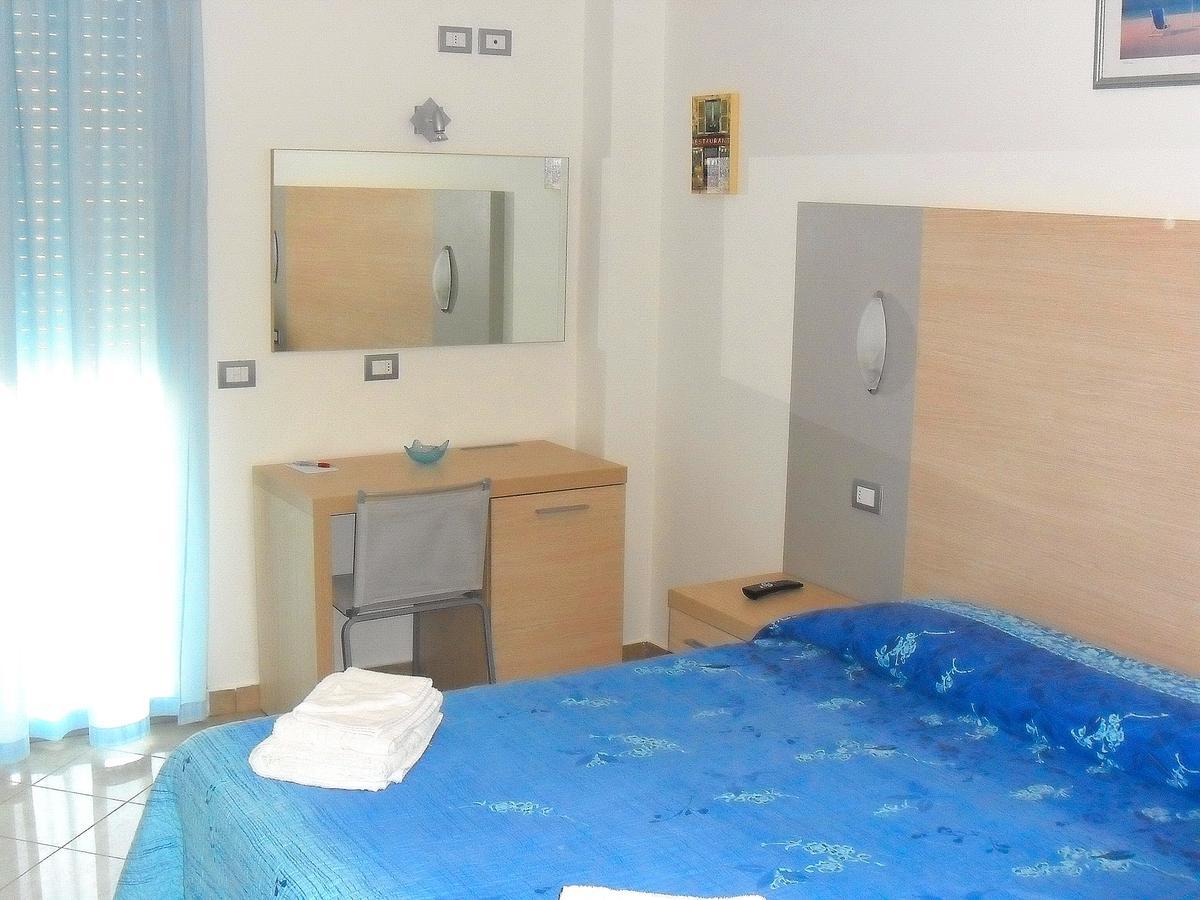 רימיני Hotel Etoile מראה חיצוני תמונה