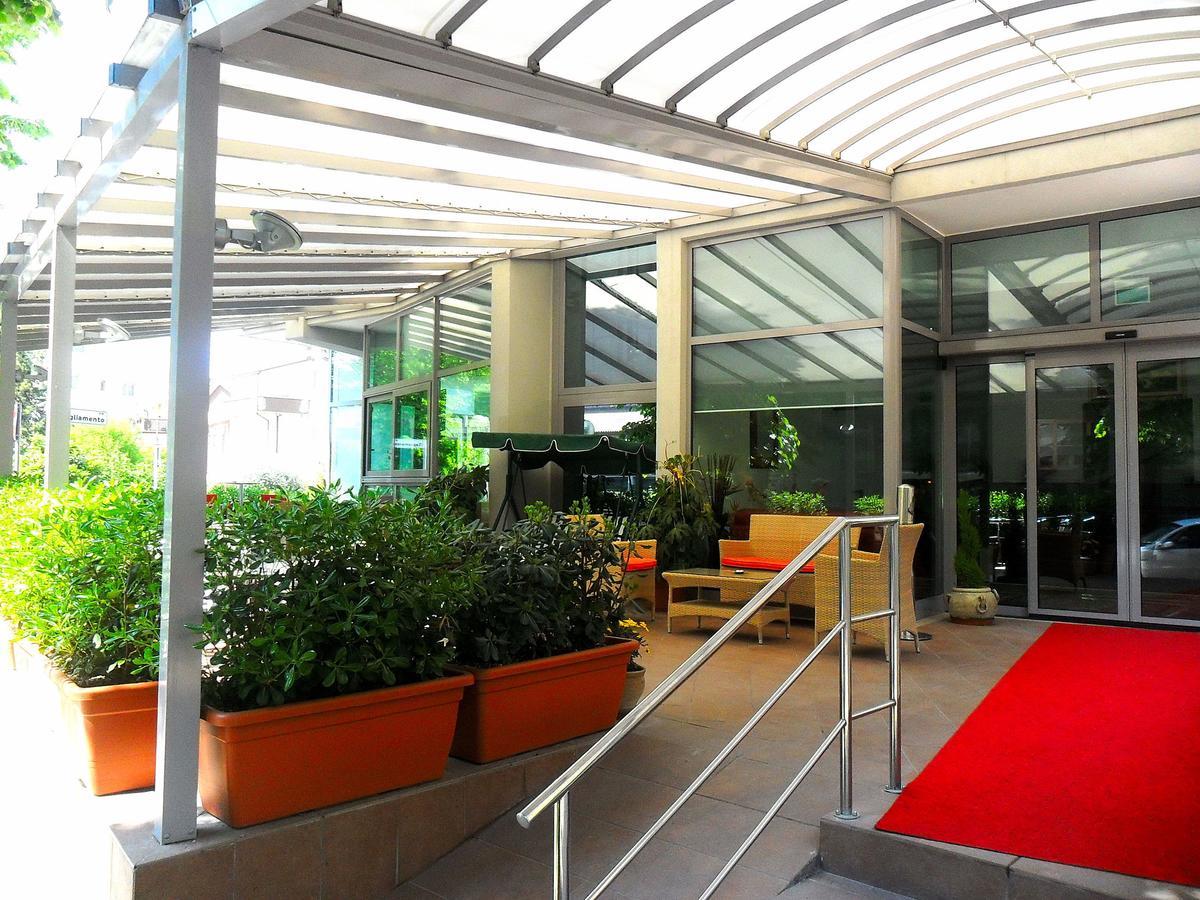 רימיני Hotel Etoile מראה חיצוני תמונה
