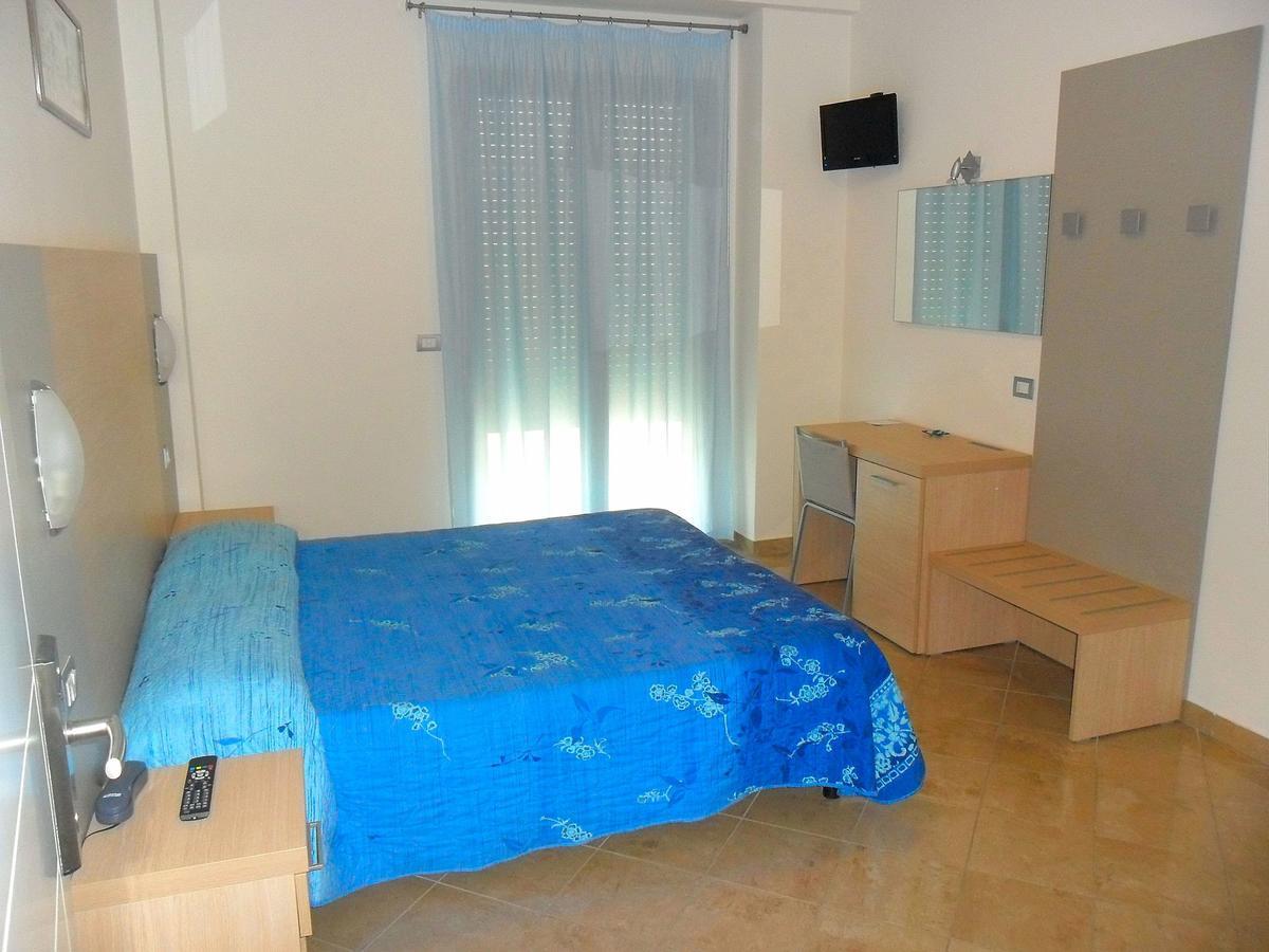 רימיני Hotel Etoile מראה חיצוני תמונה