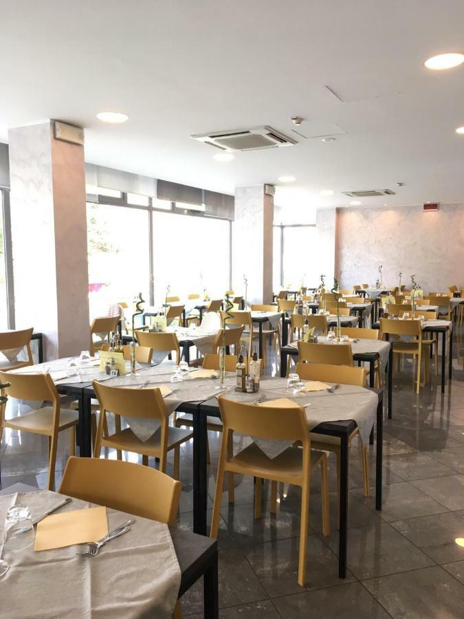 רימיני Hotel Etoile מראה חיצוני תמונה