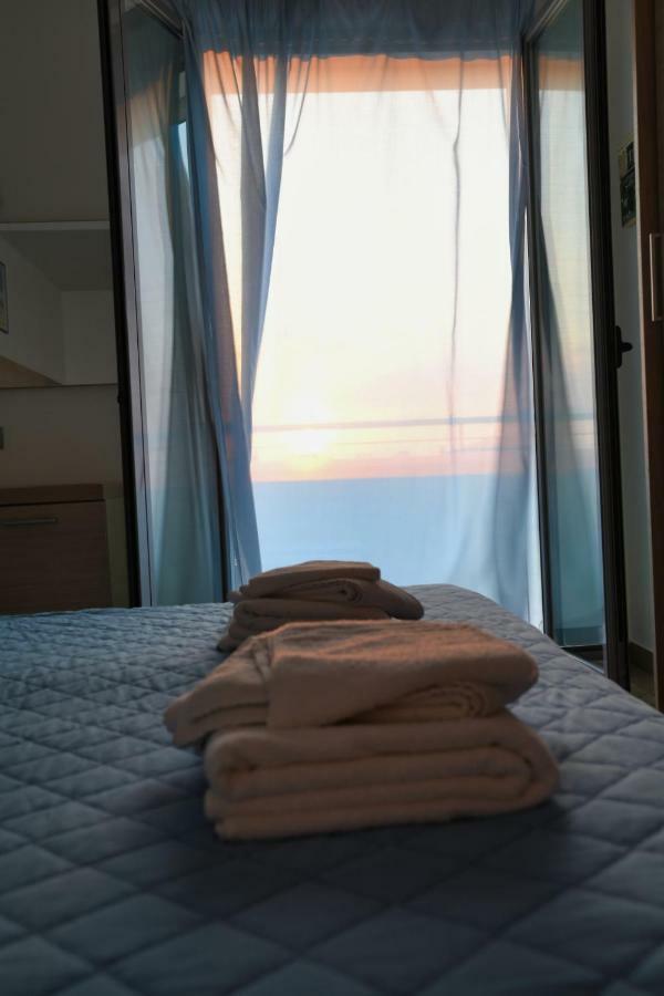 רימיני Hotel Etoile מראה חיצוני תמונה